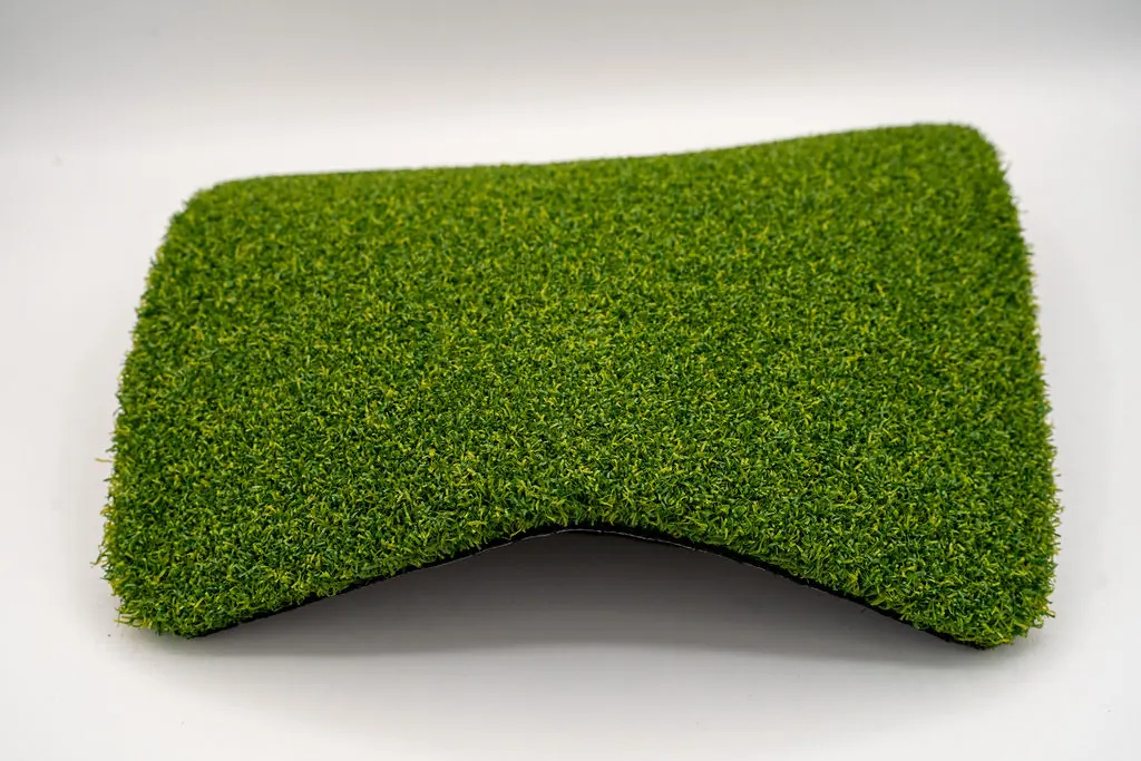 Crown Putt putting green turf, close view of the true-roll surface